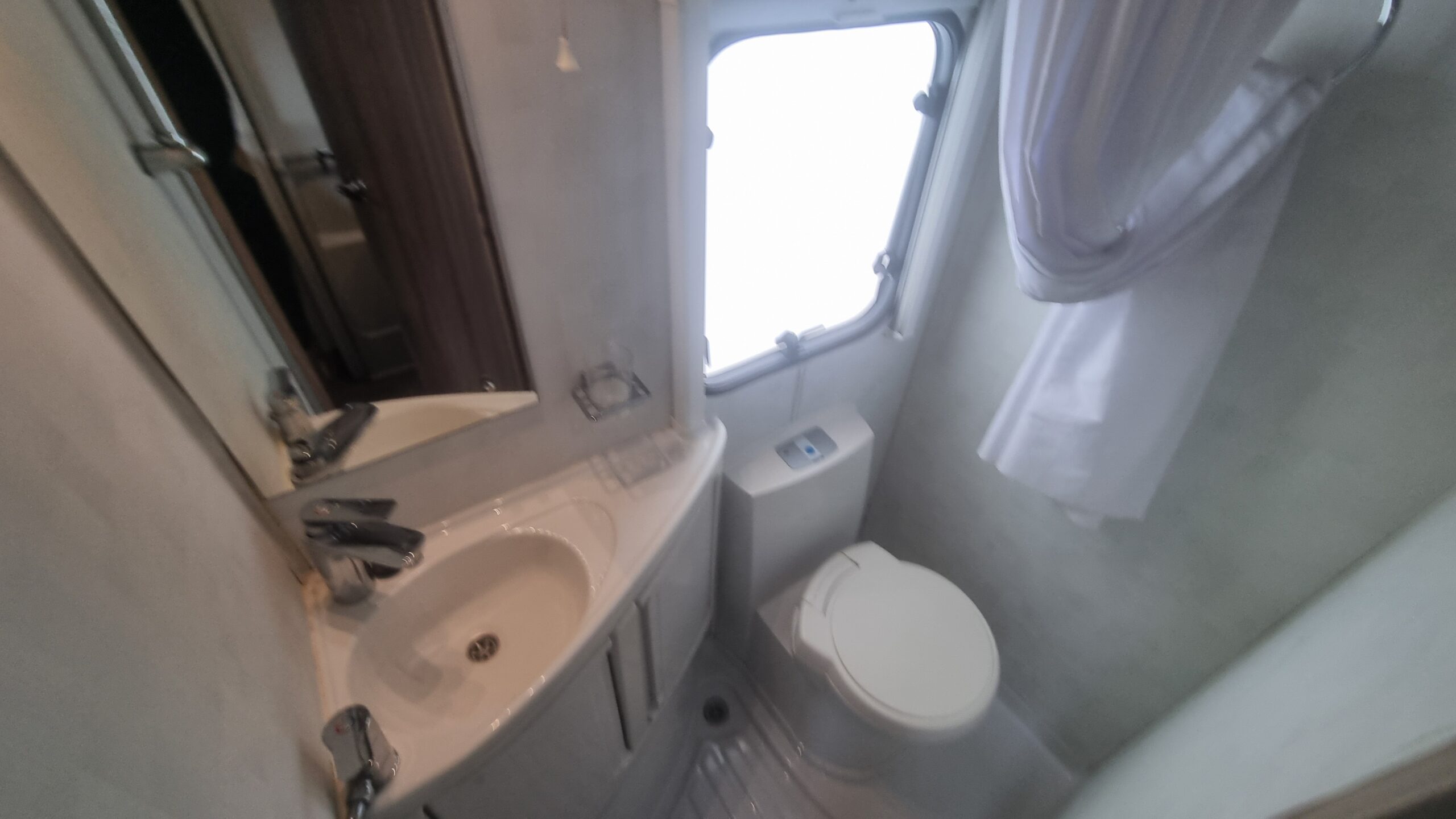 Swift Escape 624 - Image 10