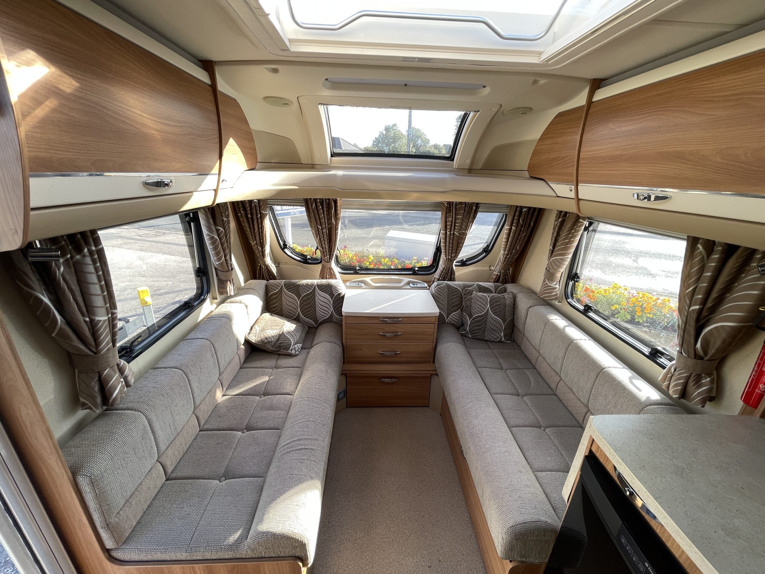 Swift Conqueror 565 - Image 4