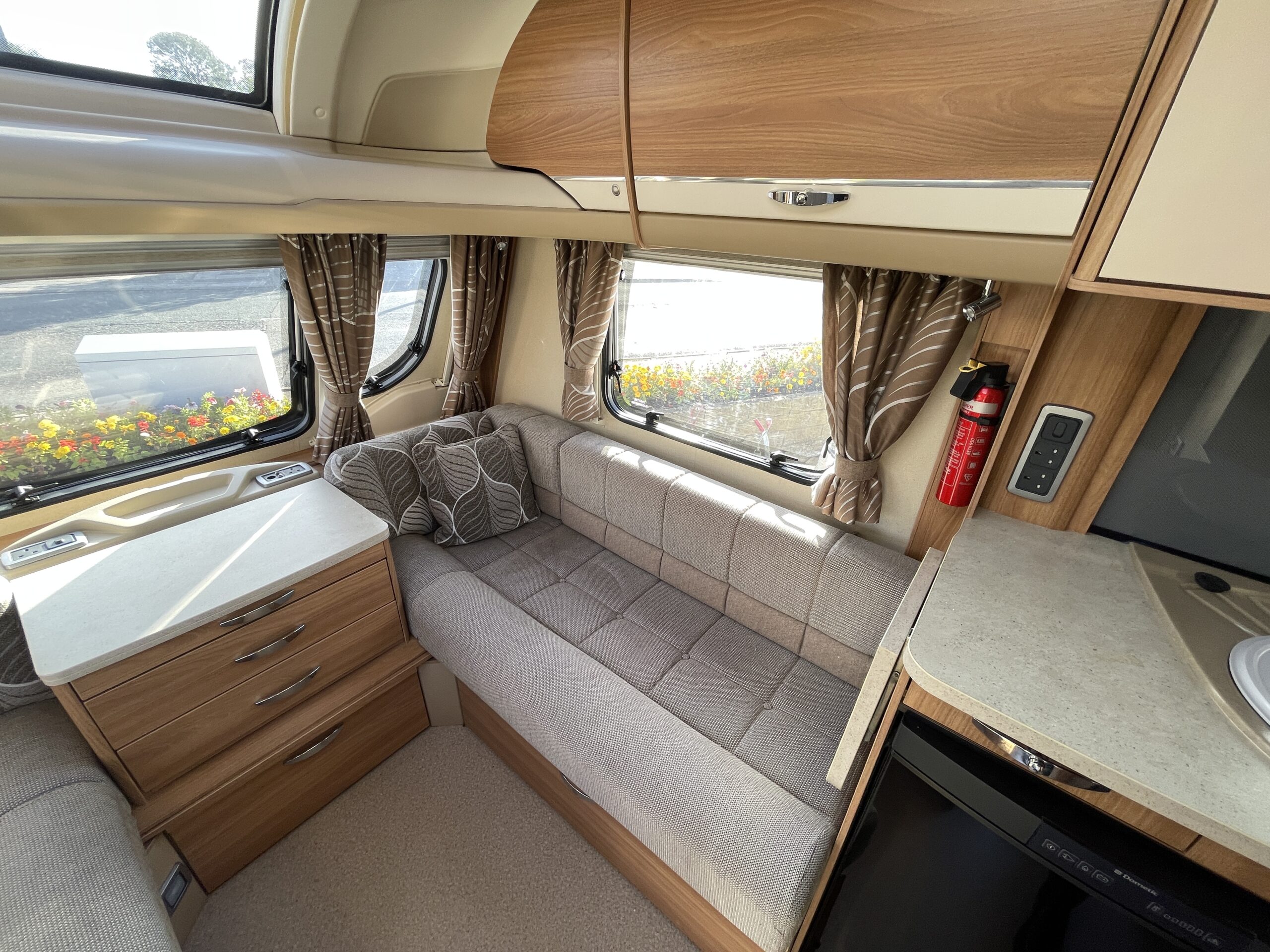 Swift Conqueror 565 - Image 6