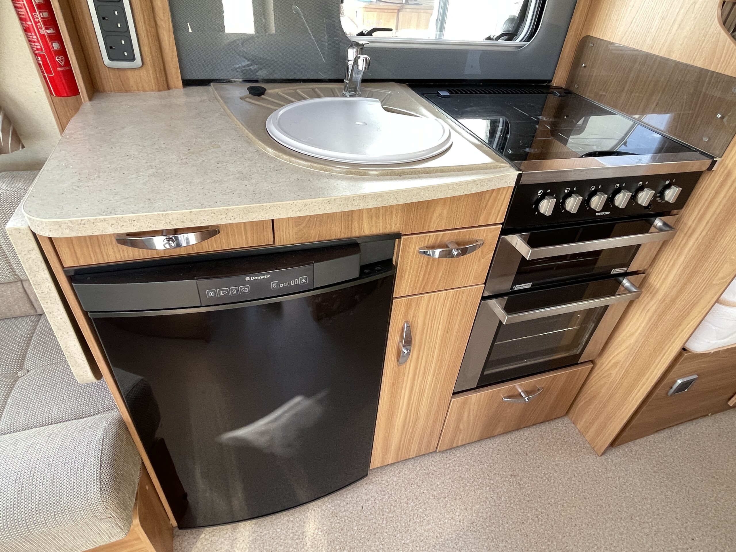 Swift Conqueror 565 - Image 7