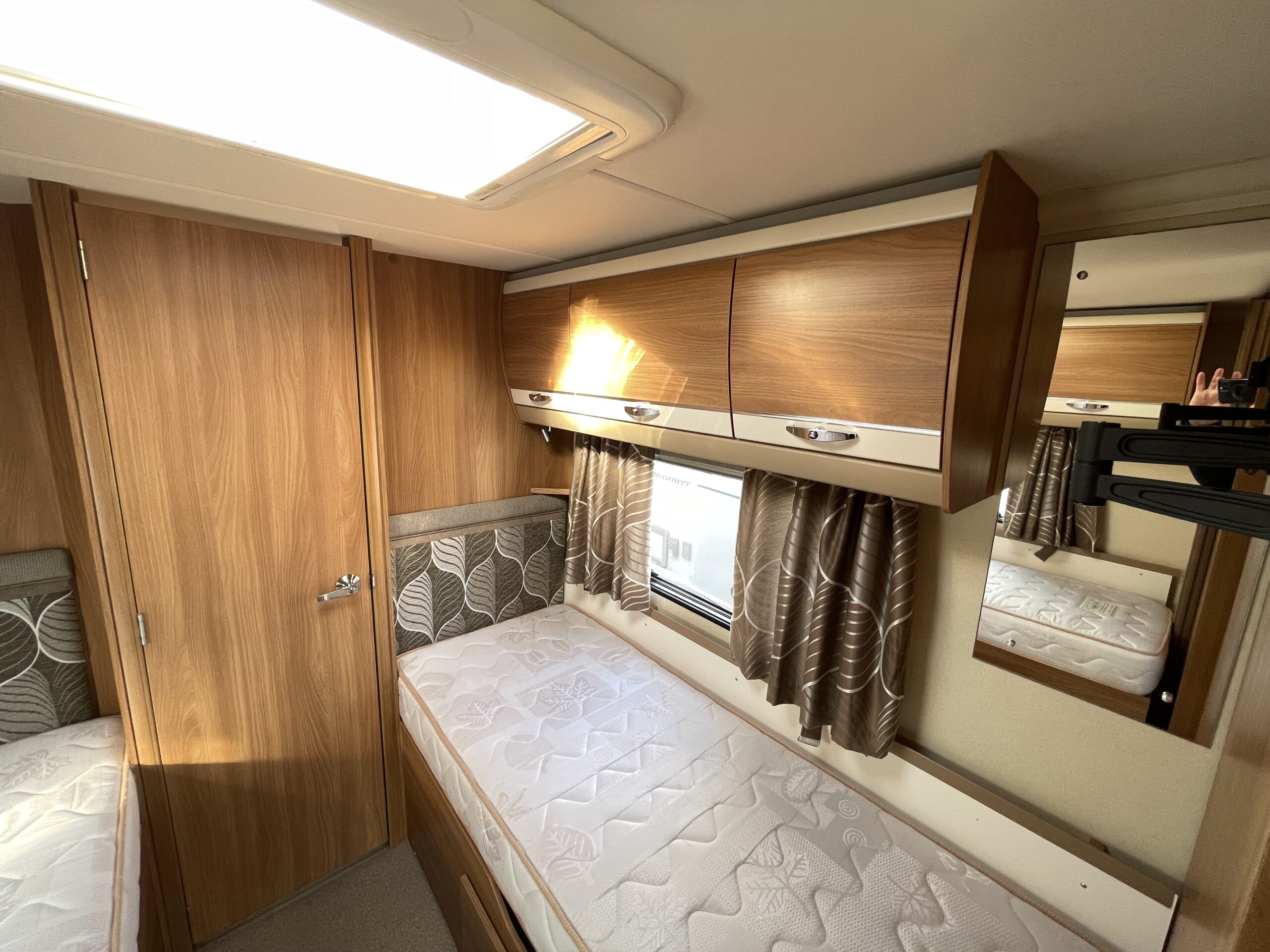 Swift Conqueror 565 - Image 14