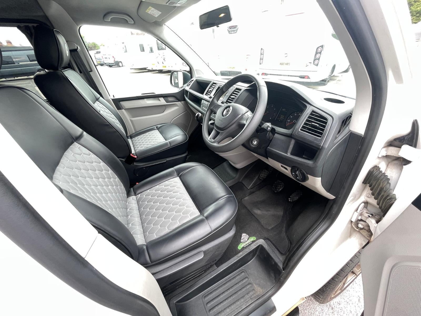 Volkswagen Transporter Leisuredrive - Image 9