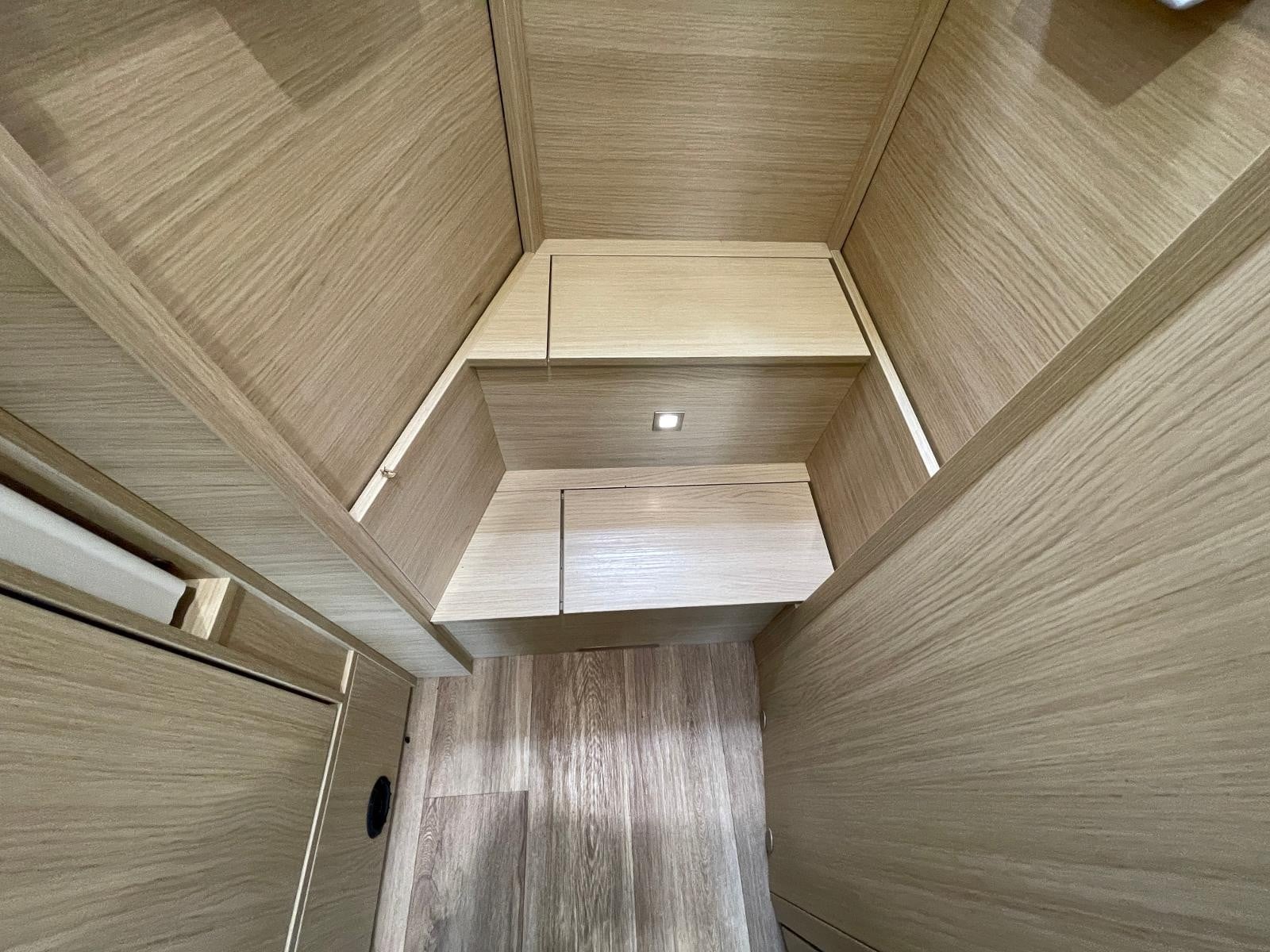 Niesmann + Bischoff Smove - Image 24