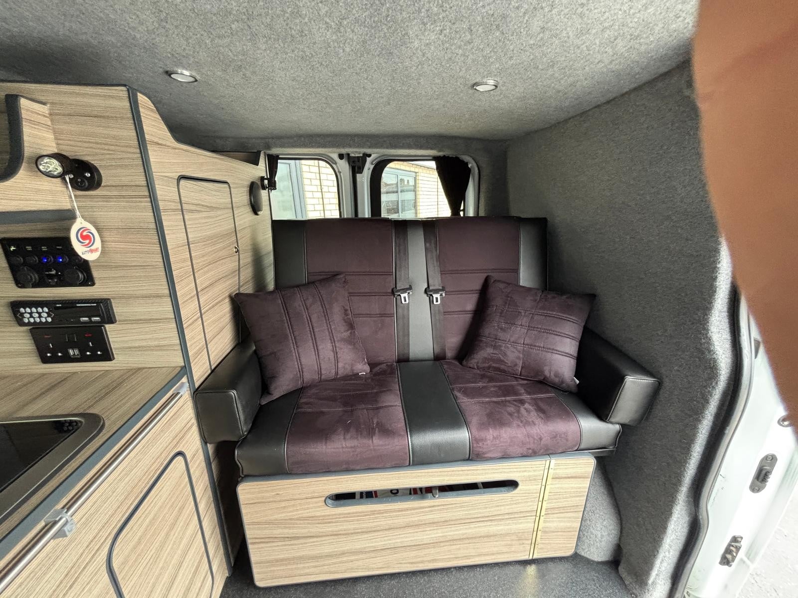 Ford Custom Camper - Image 19