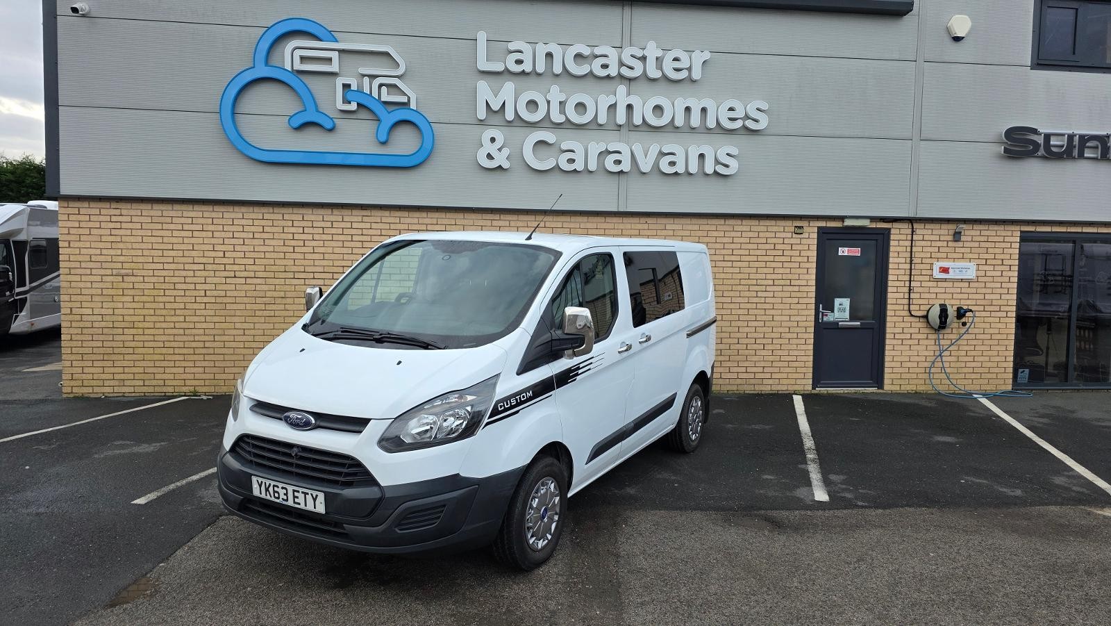 Ford-Custom-Camper-117322854472