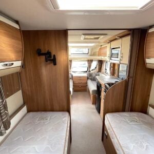 Swift Conqueror 565 4b - Image 12