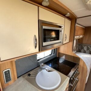 Swift Conqueror 565 4b - Image 8