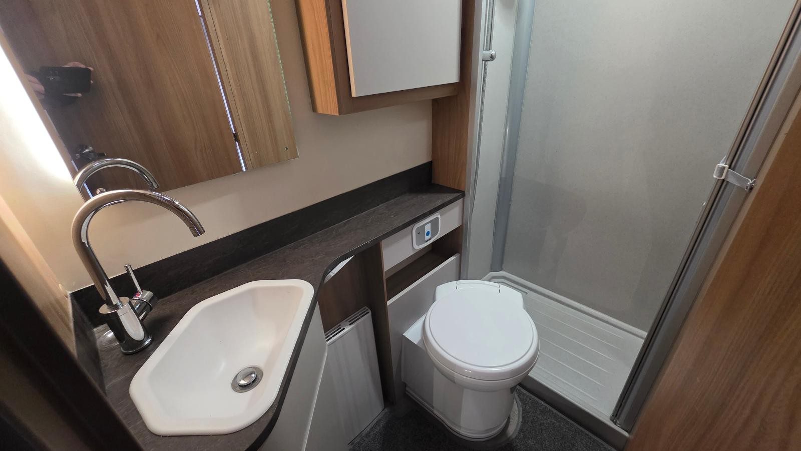 Bailey Autograph 744 - Image 13