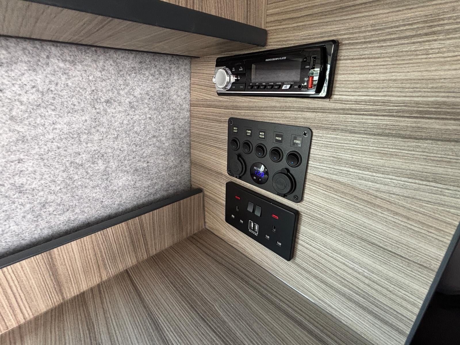 Ford Transit Custom LWB - Image 13
