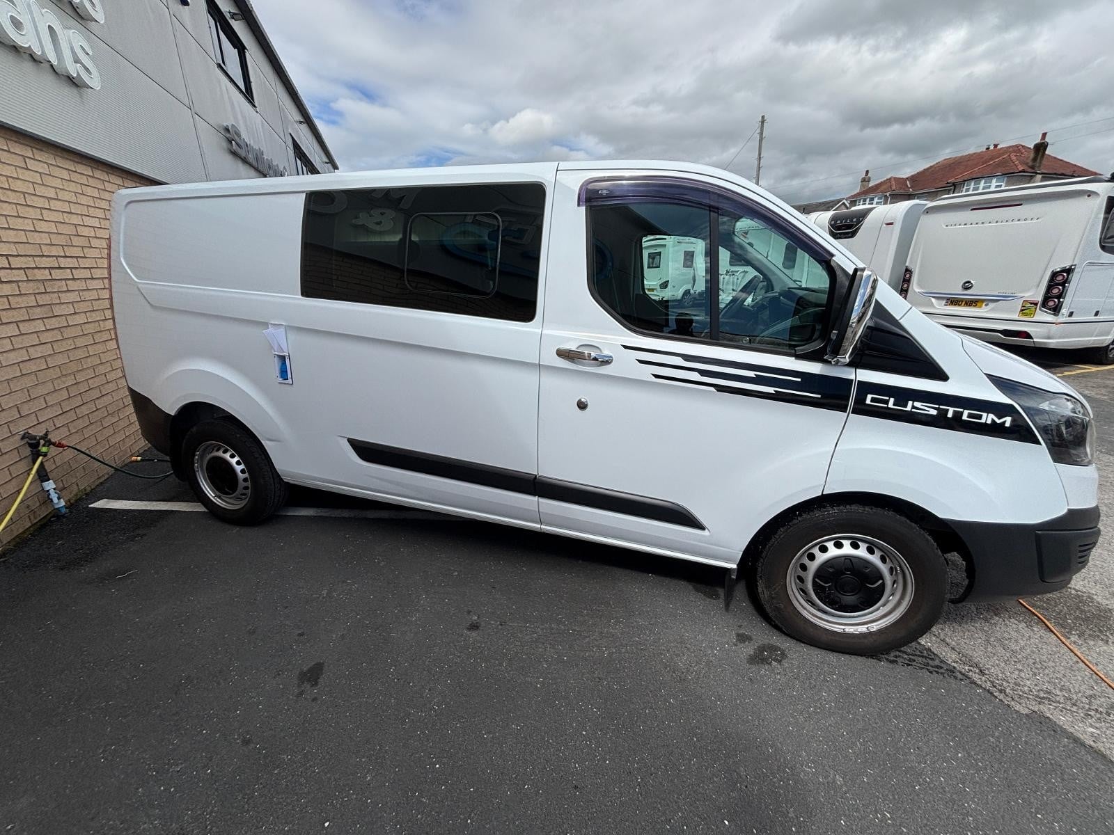 Ford Transit Custom LWB - Image 4