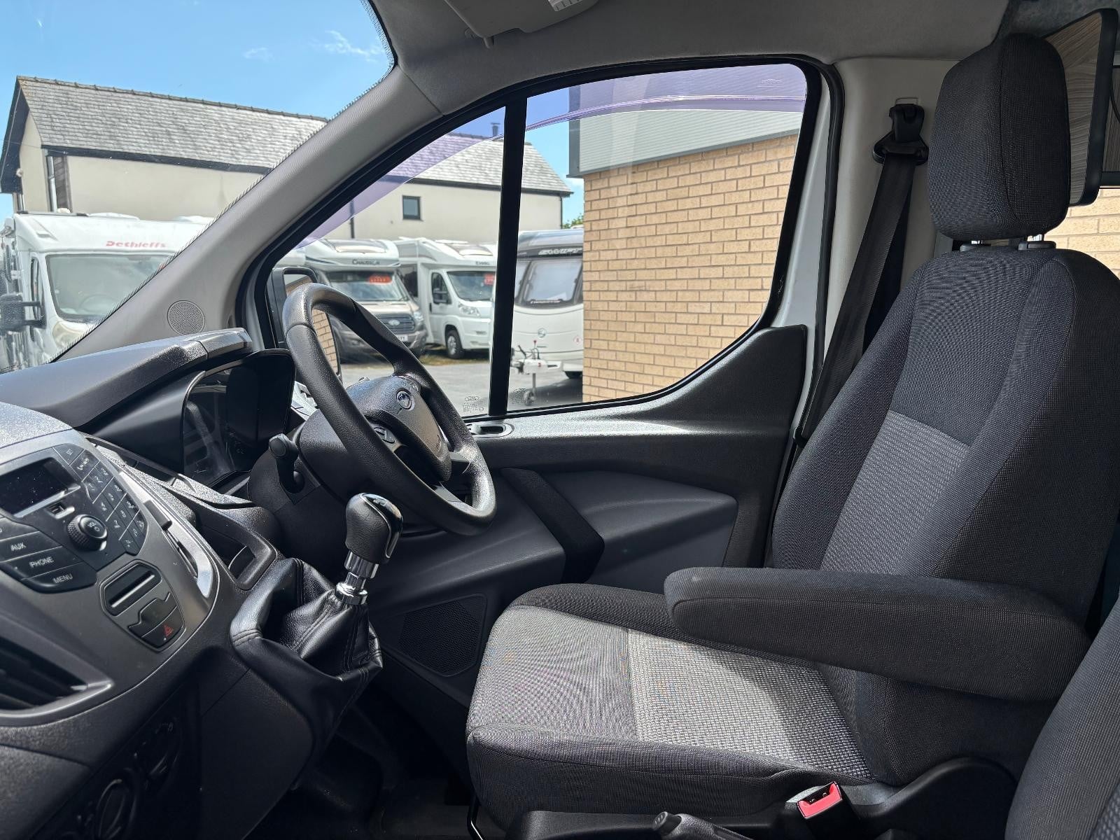 Ford Transit Custom LWB - Image 8