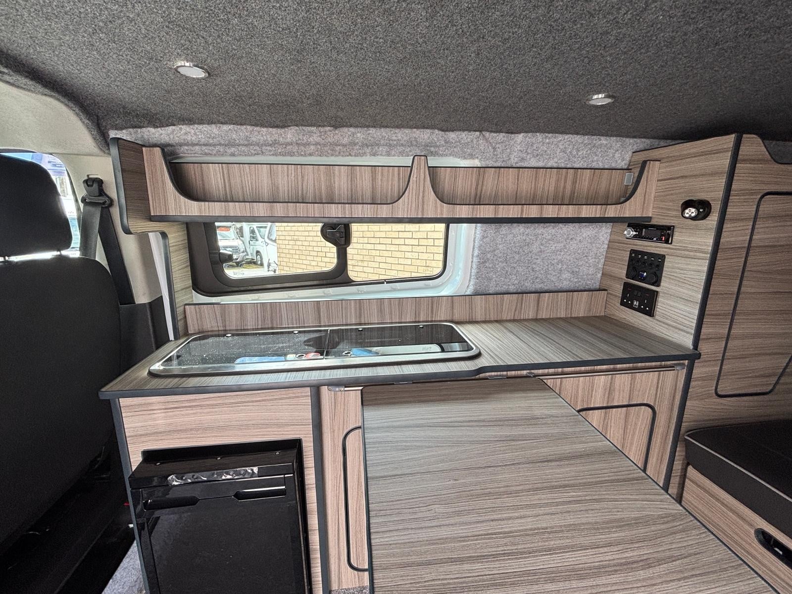 Ford Transit Custom LWB - Image 10