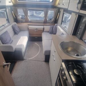 Swift Conqueror 560 - Image 13