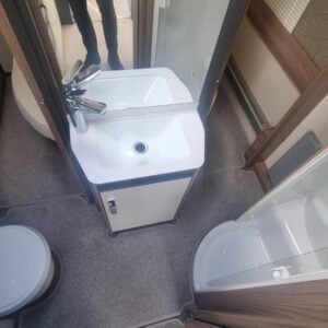 Swift Conqueror 560 - Image 14
