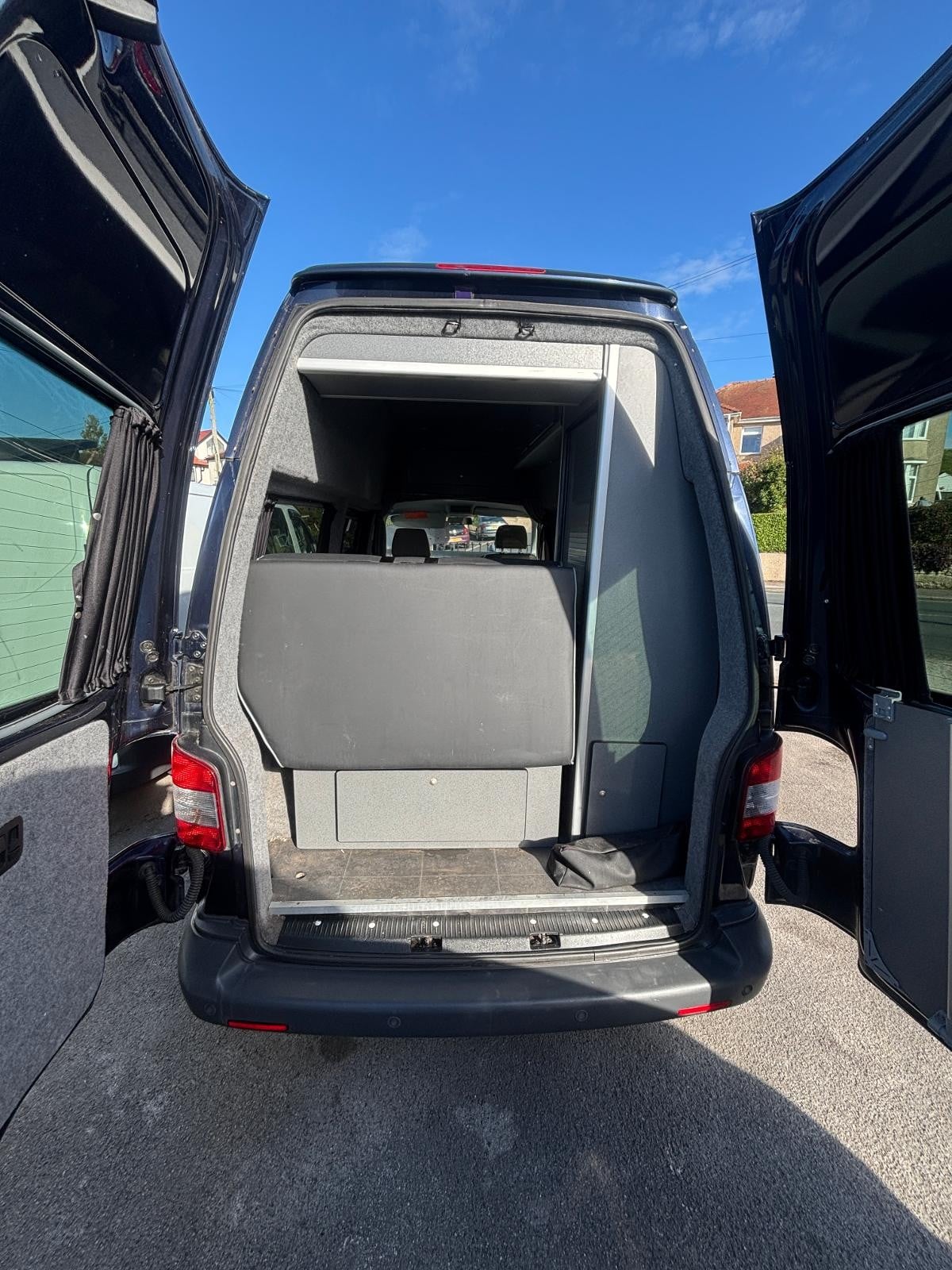Volkswagen T5 High Top - Image 10
