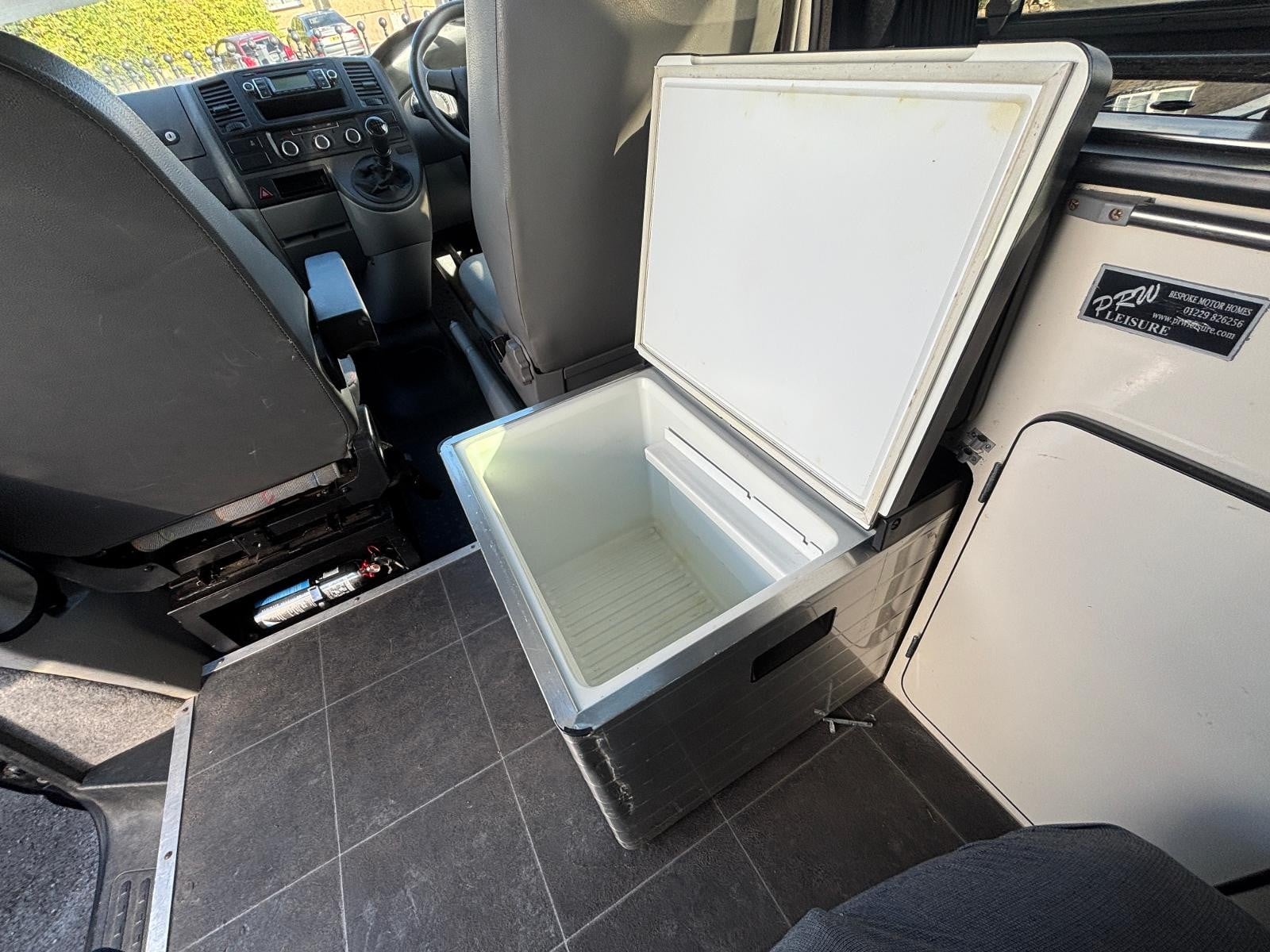 Volkswagen T5 High Top - Image 12