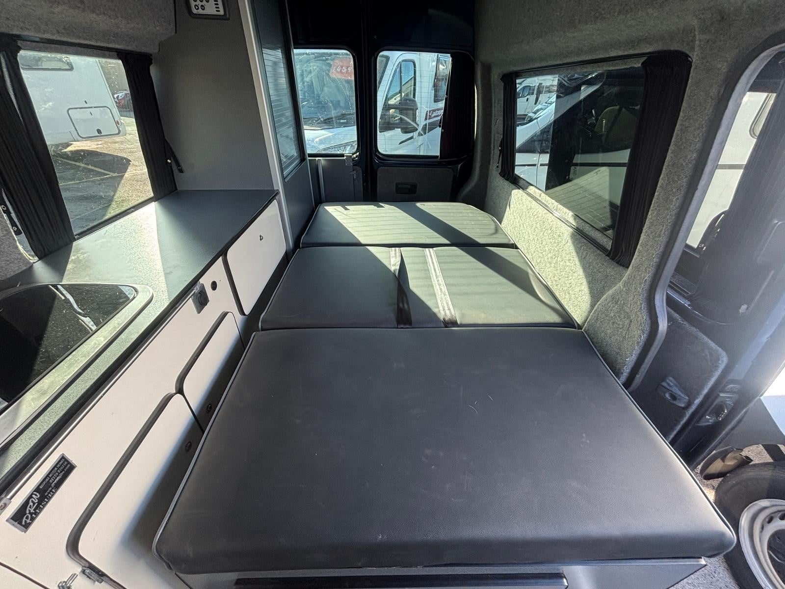 Volkswagen T5 High Top - Image 14