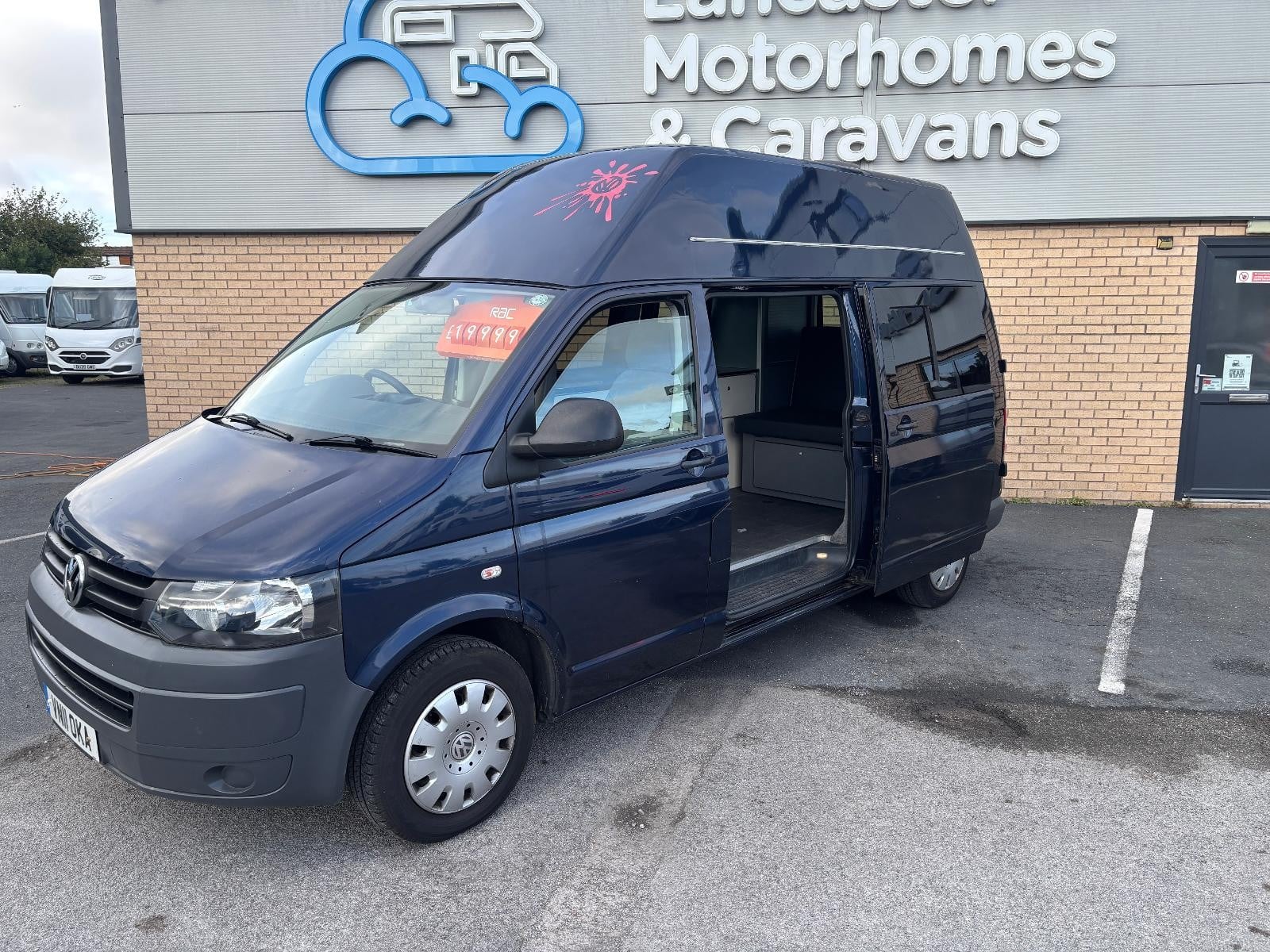 Volkswagen T5 High Top - Image 4