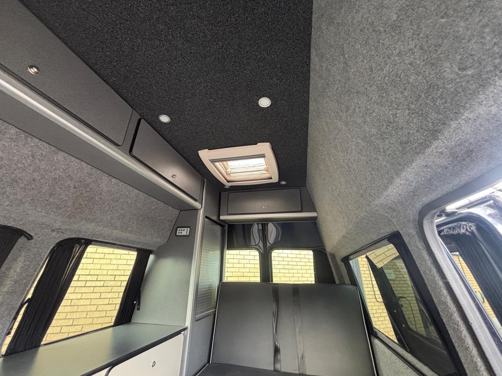 Volkswagen T5 High Top - Image 6