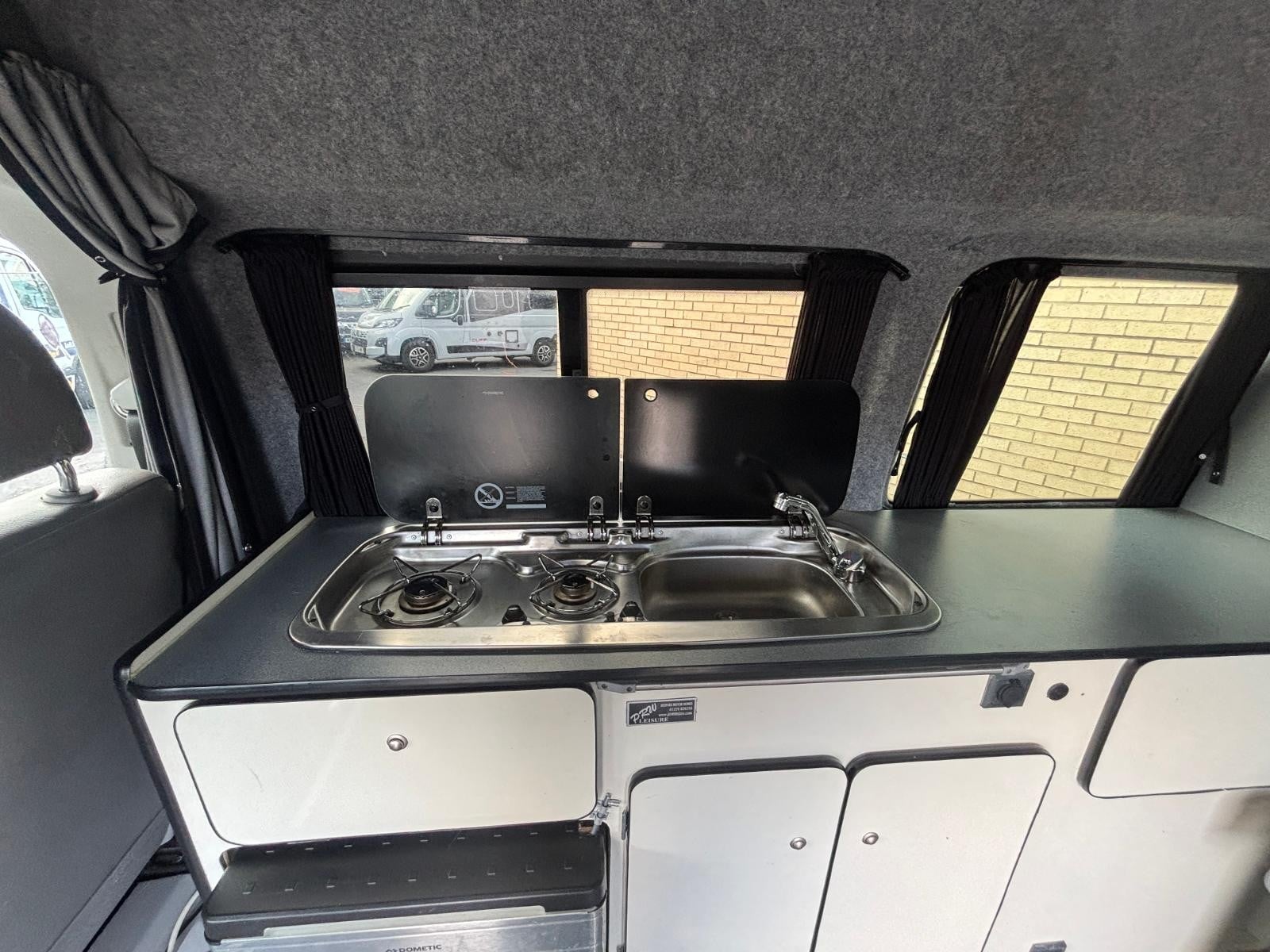 Volkswagen T5 High Top - Image 7