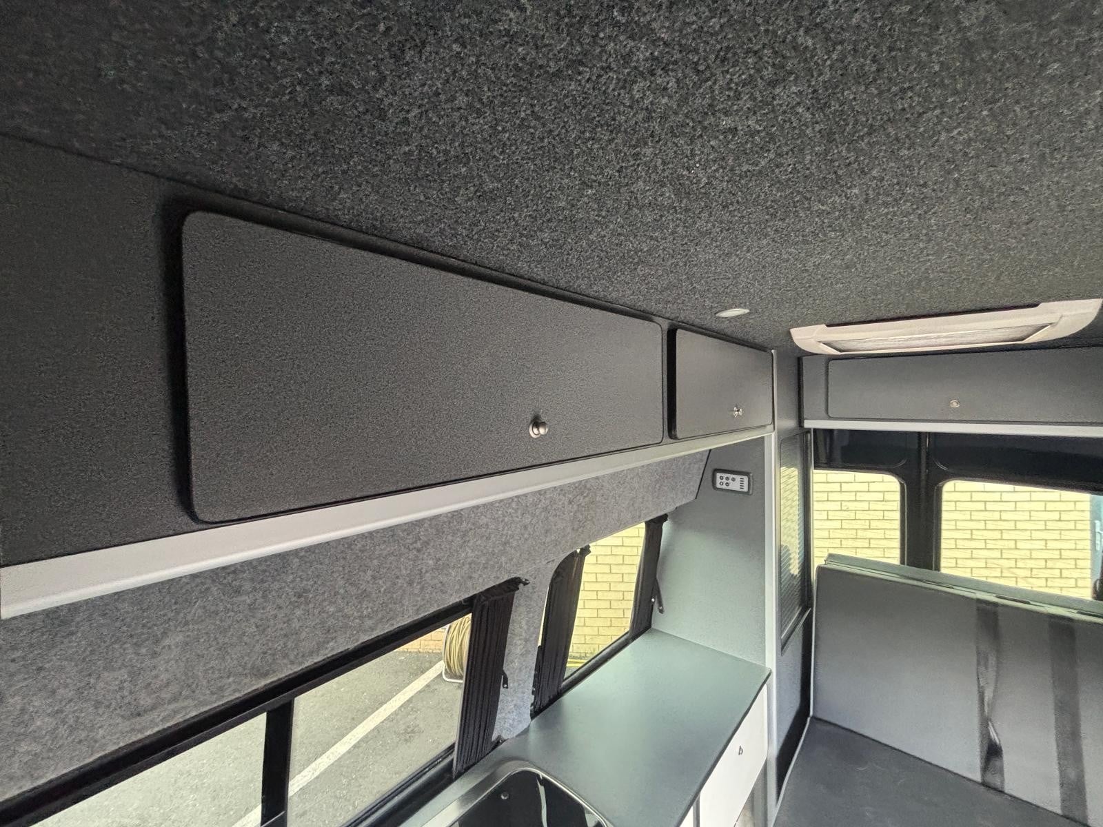 Volkswagen T5 High Top - Image 9