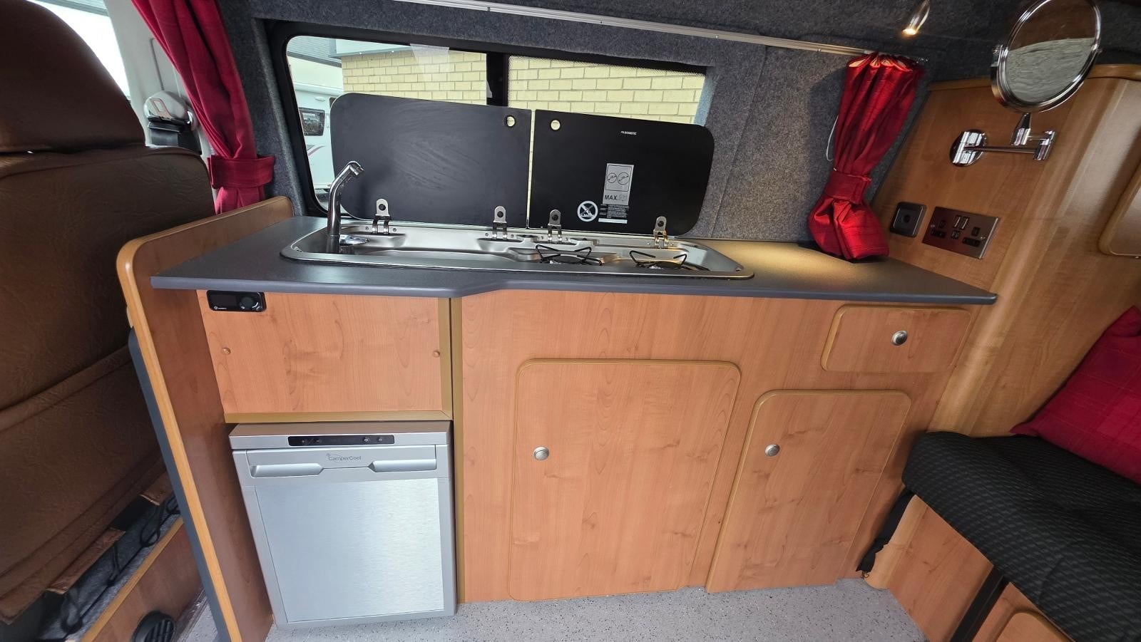 Volkswagen Transporter - Image 7