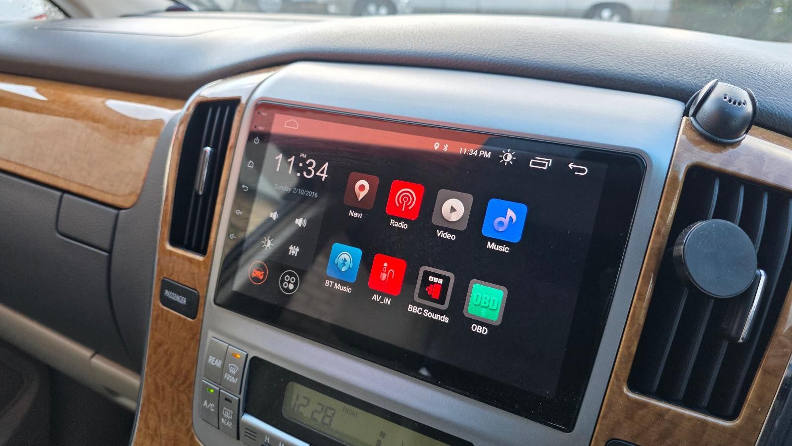 Toyota Alphard - Image 4