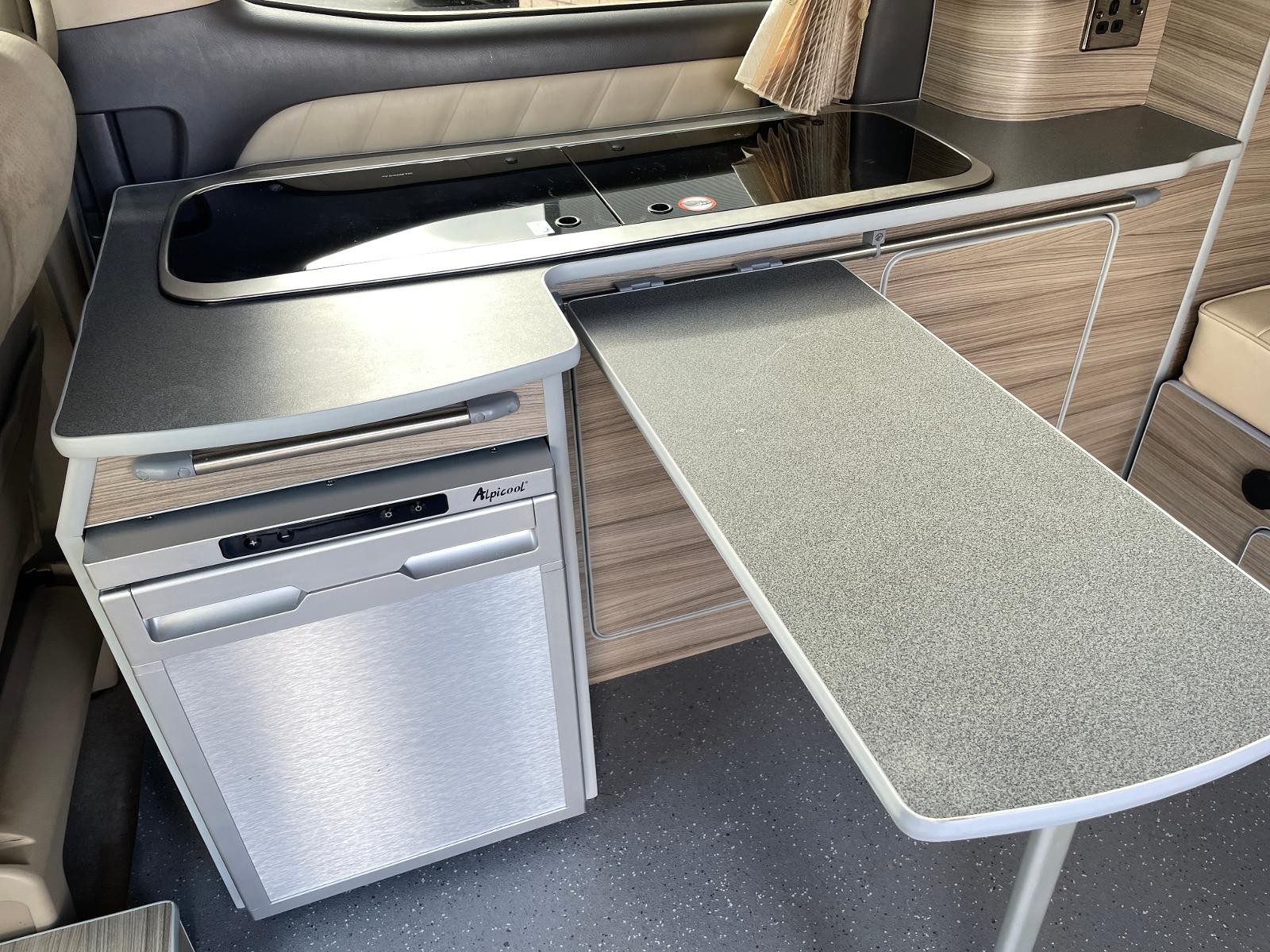 Toyota Alphard - Image 5