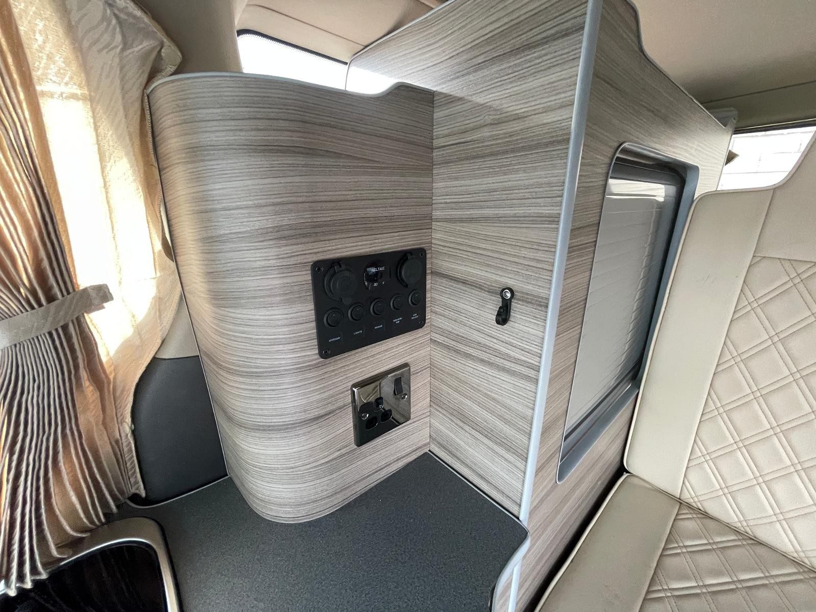 Toyota Alphard - Image 7