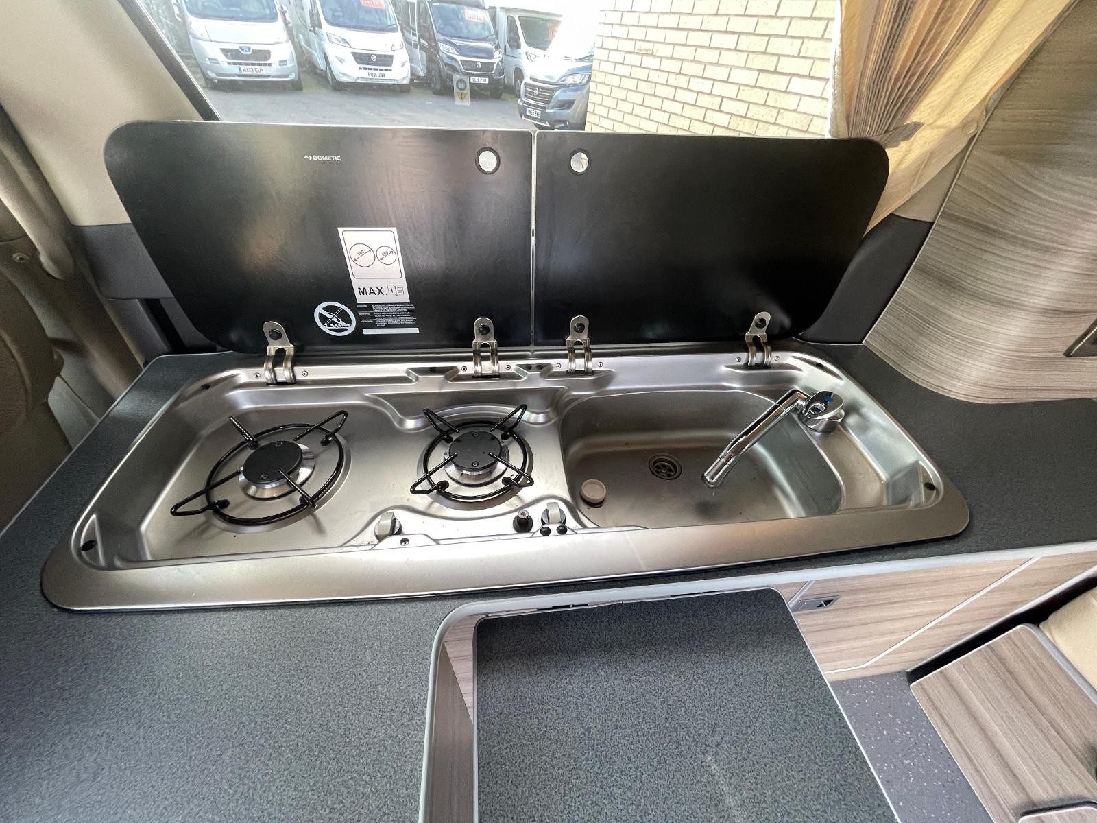 Toyota Alphard - Image 8