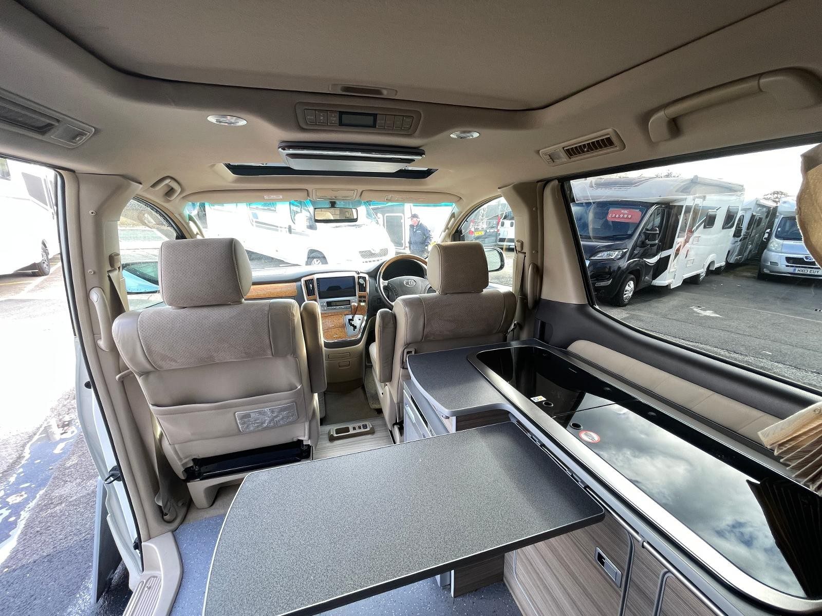 Toyota Alphard - Image 9