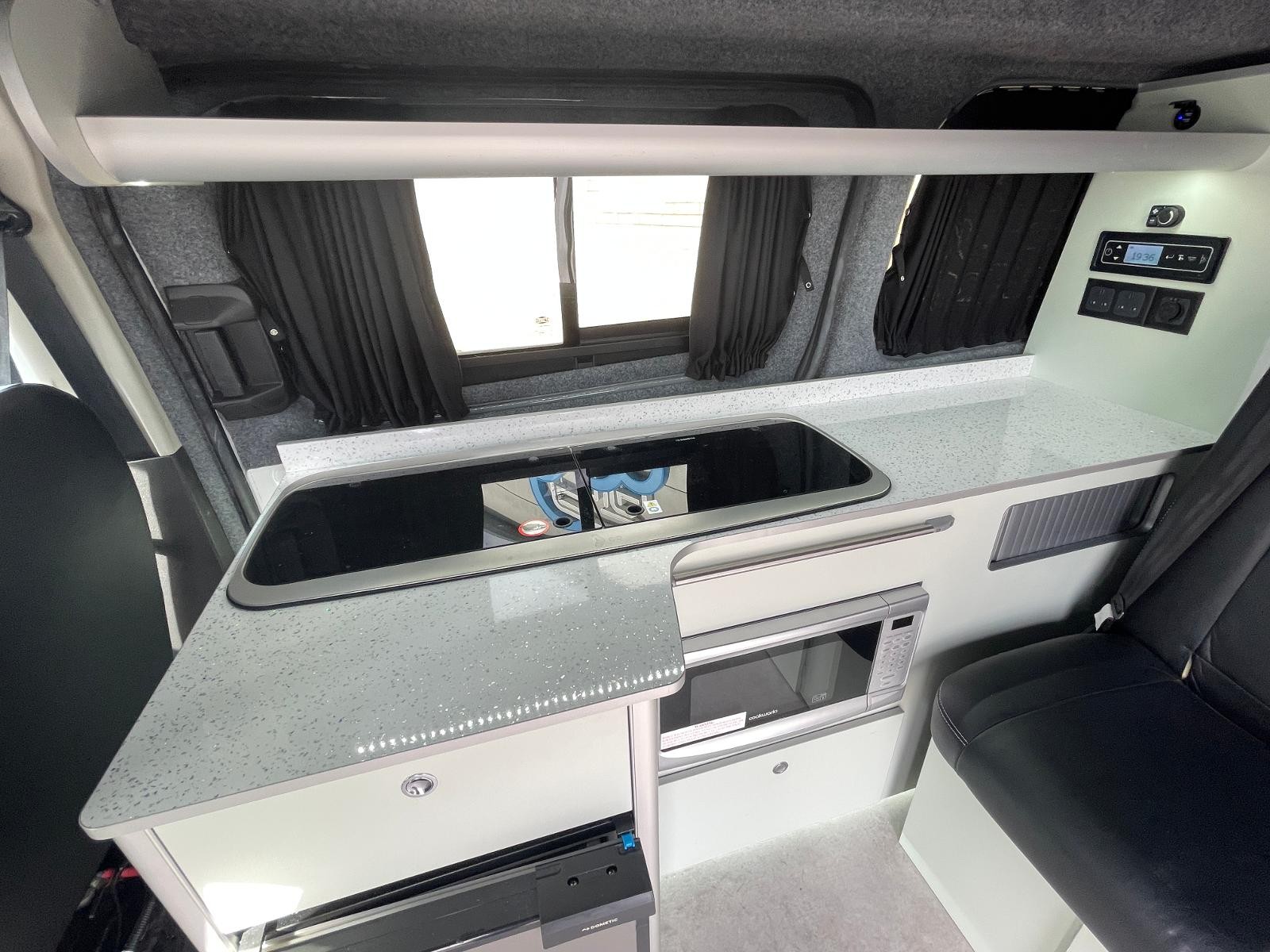 Ford Custom Camper - Image 18