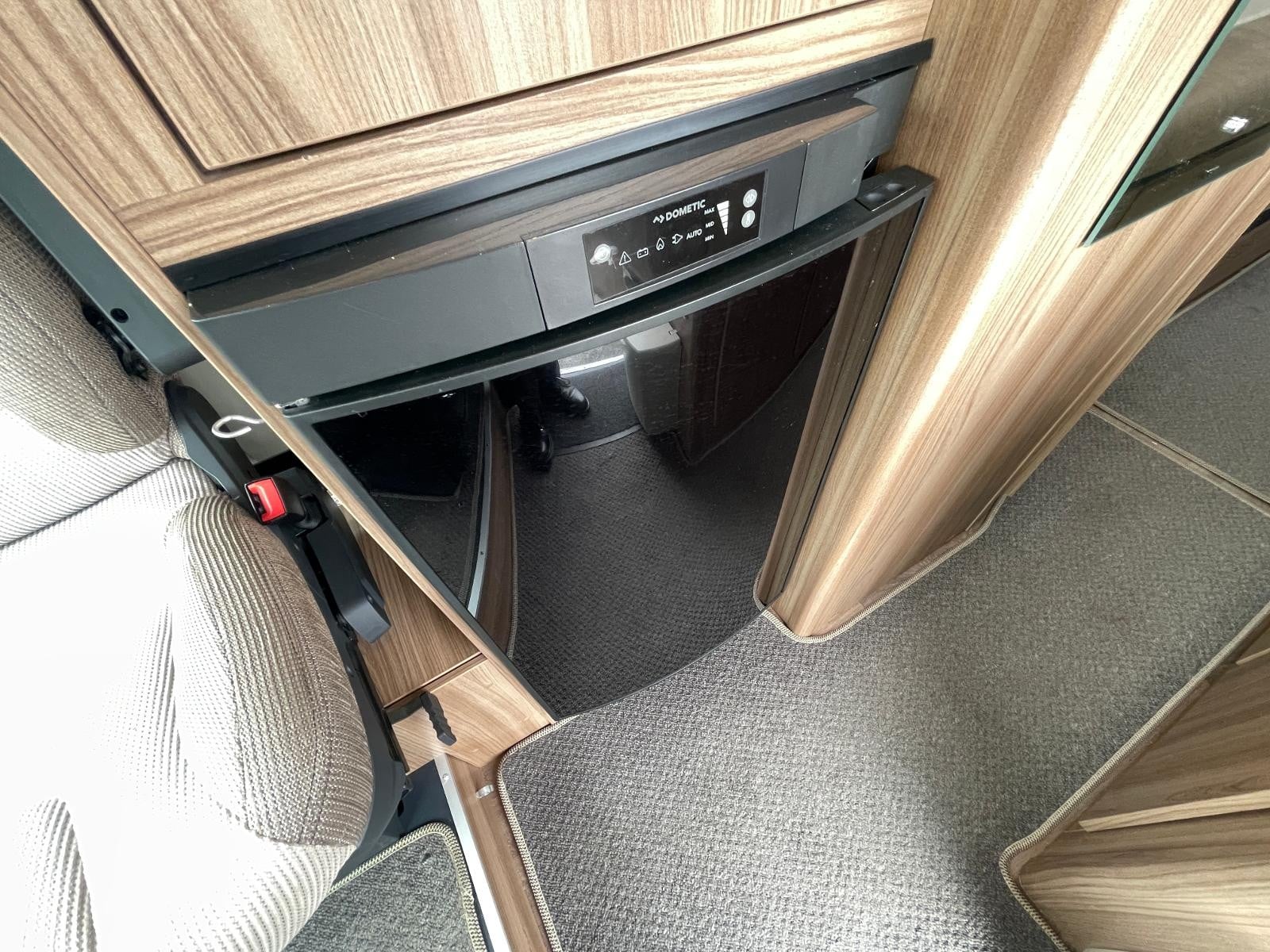 Swift Champagne 122 - Image 11