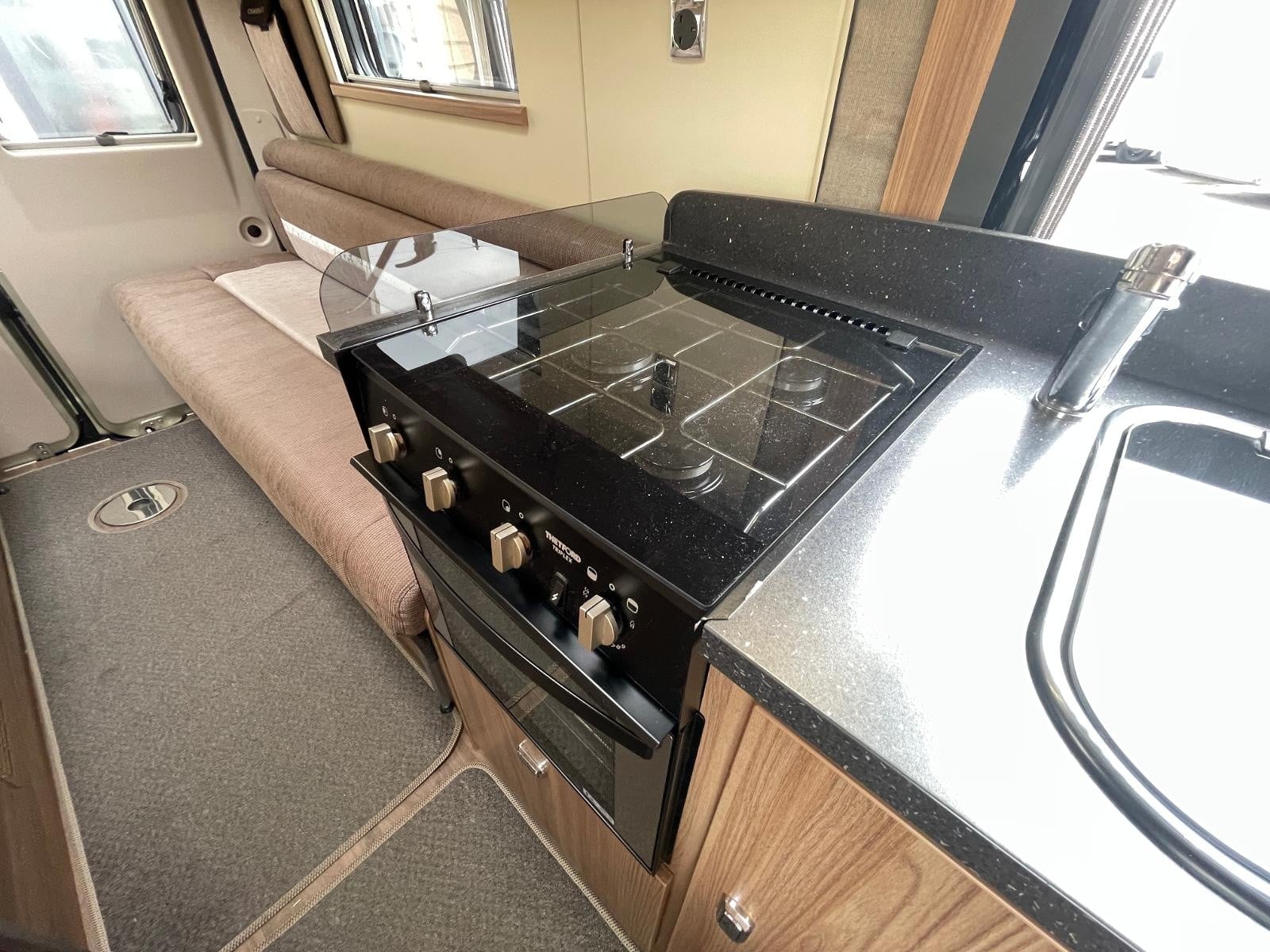 Swift Champagne 122 - Image 12