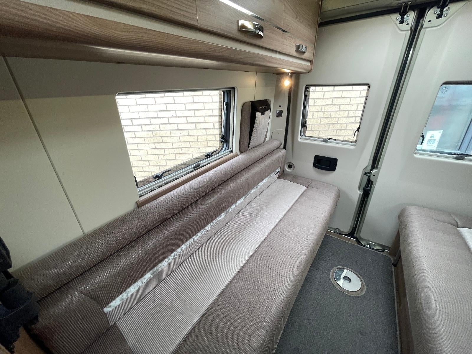 Swift Champagne 122 - Image 17