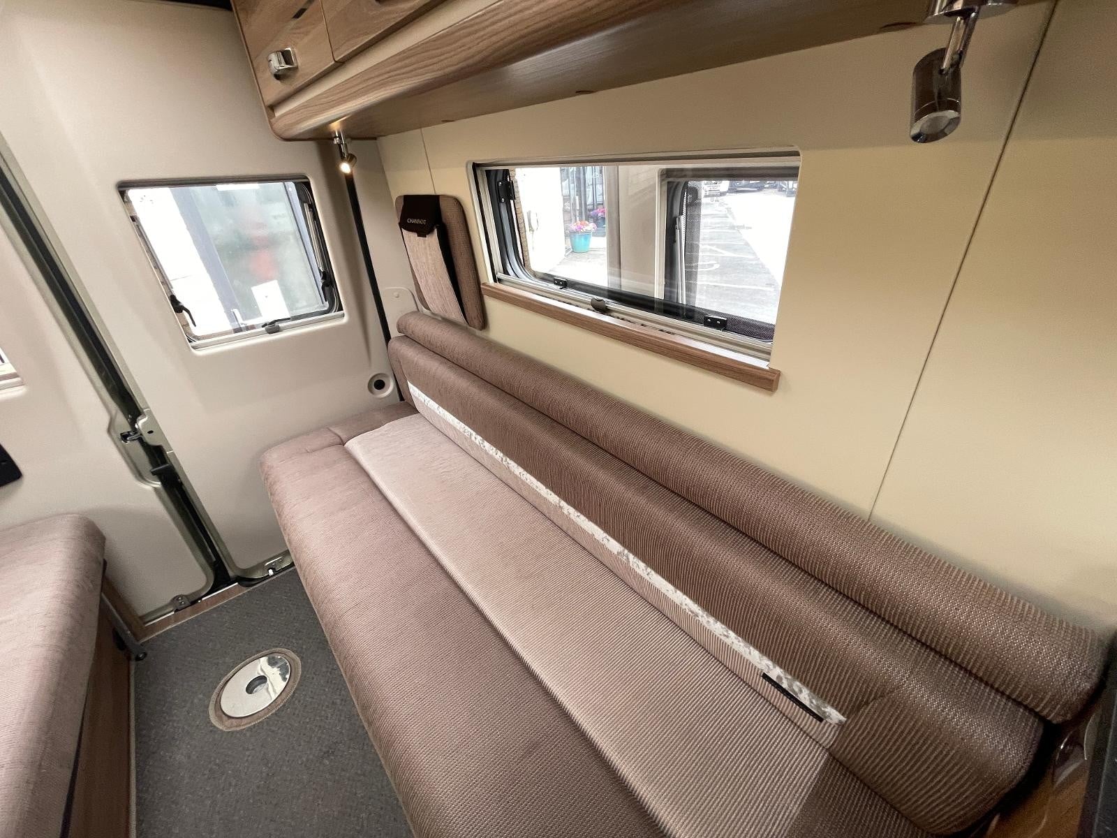 Swift Champagne 122 - Image 18