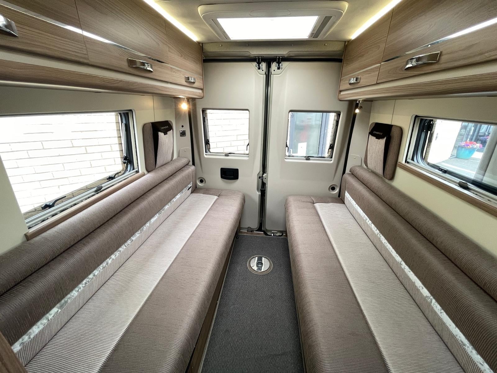 Swift Champagne 122 - Image 19