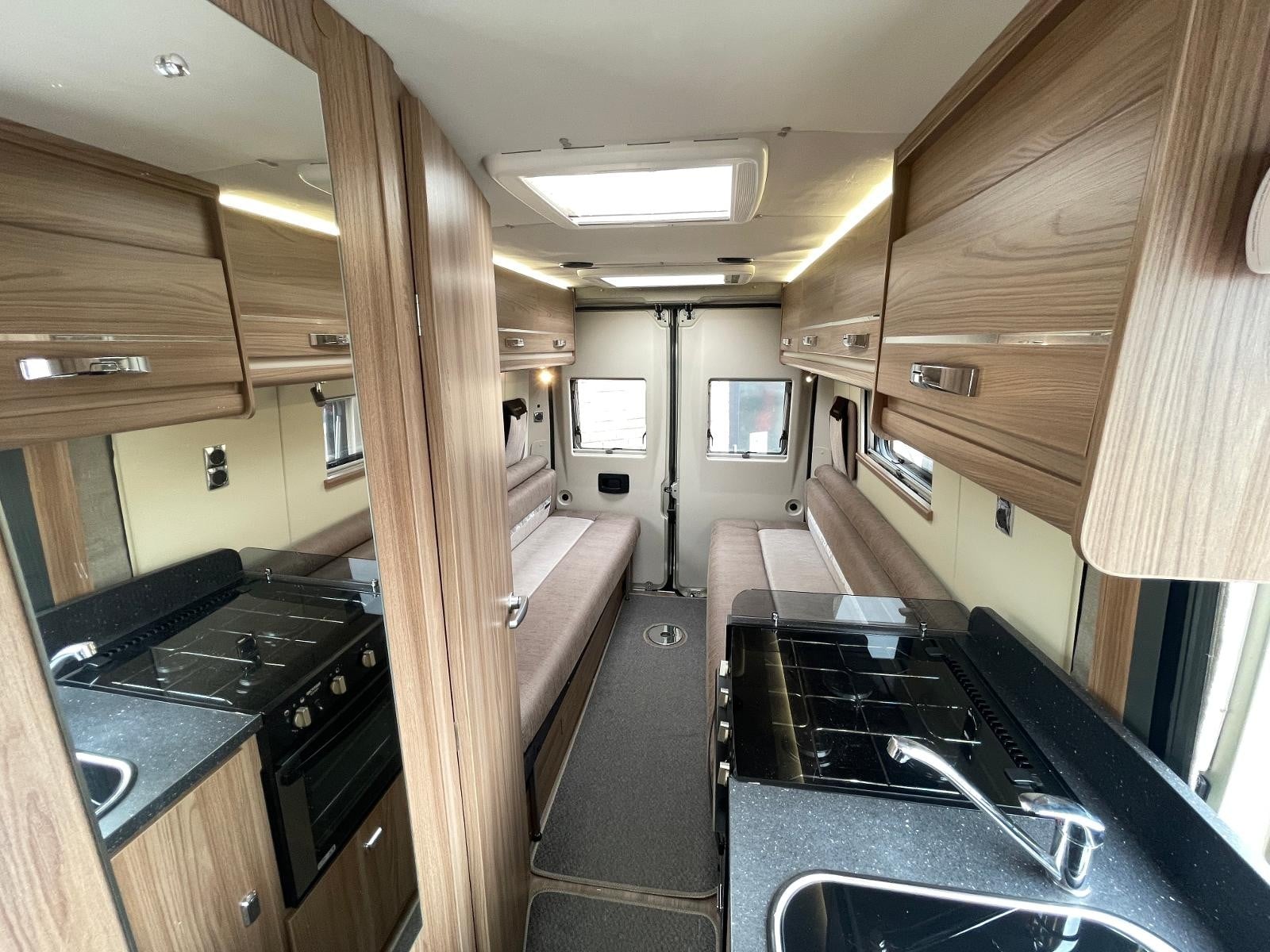 Swift Champagne 122 - Image 21