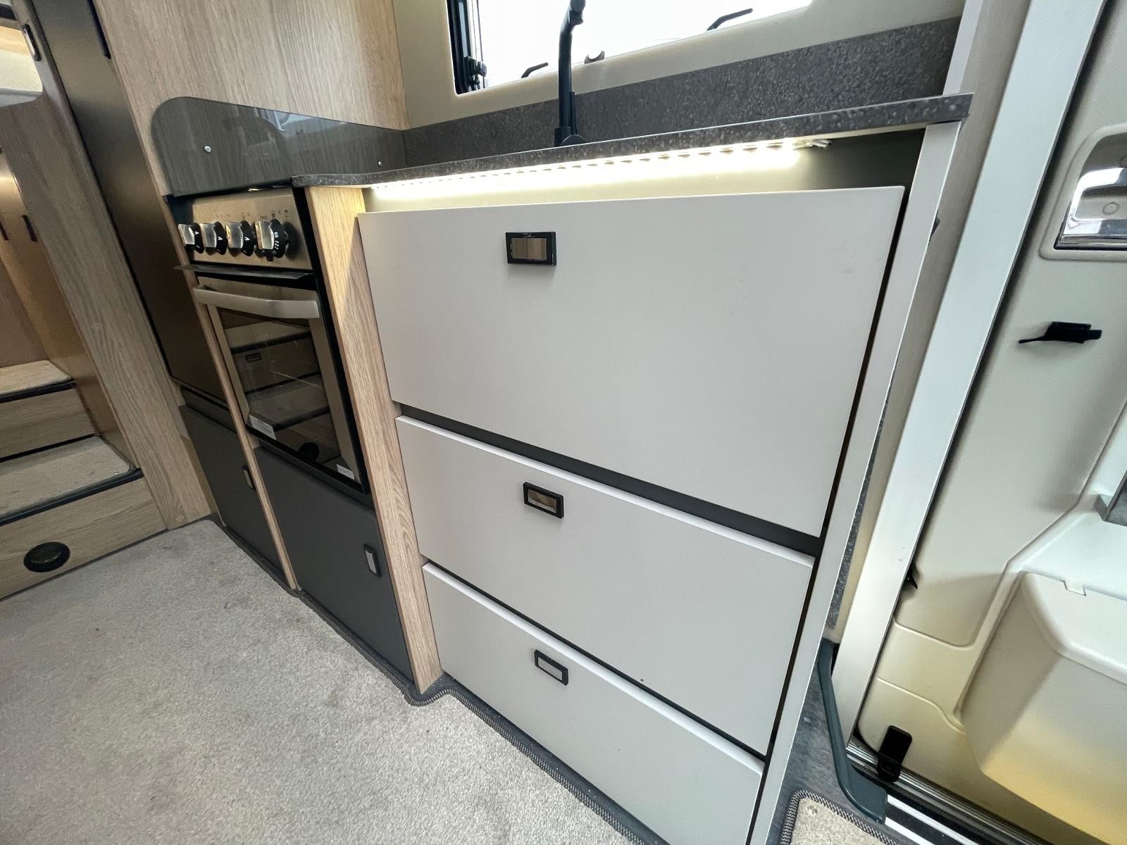 Auto Trail Excel 690T - Image 15