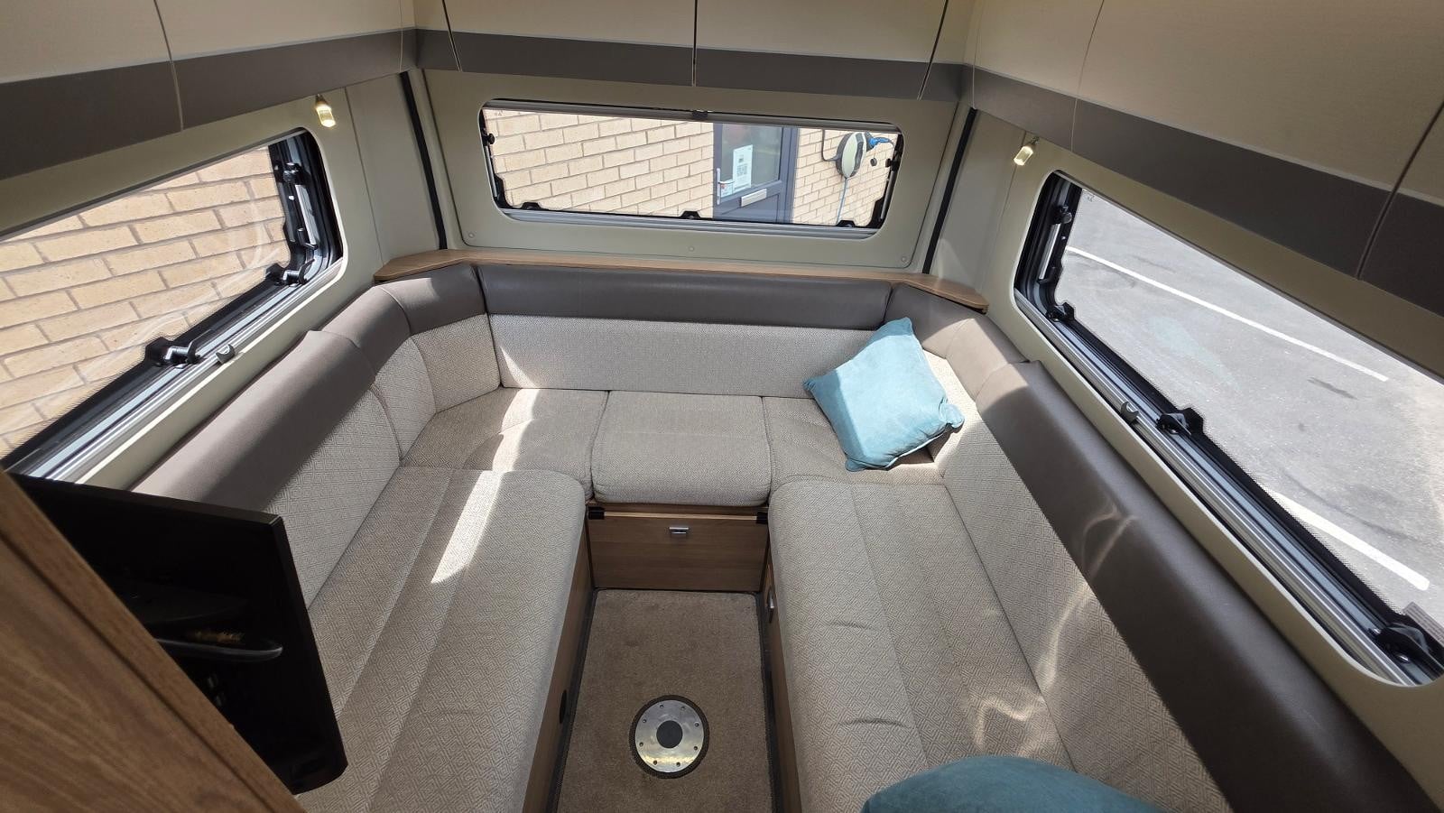 Auto Trail V-Line 636 Sport - Image 17