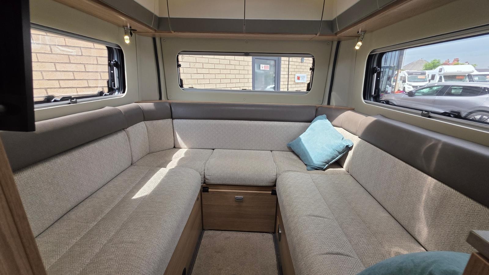 Auto Trail V-Line 636 Sport - Image 18