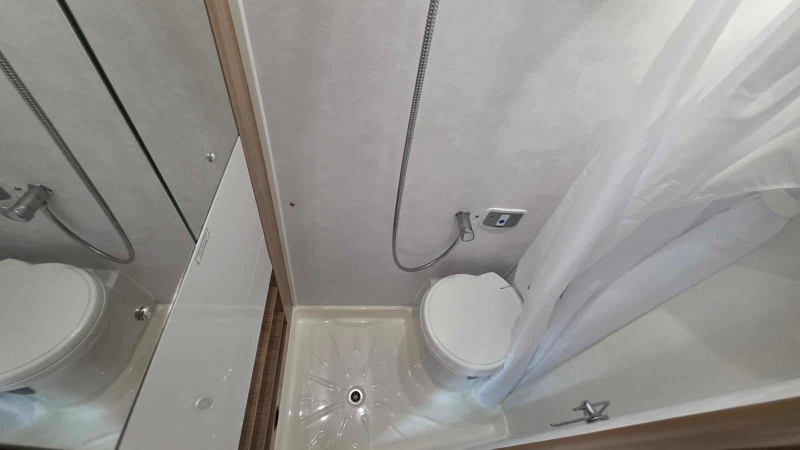 Auto Trail V-Line 636 Sport - Image 22