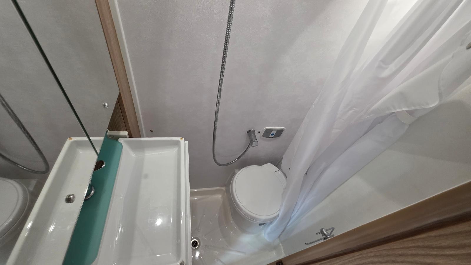 Auto Trail V-Line 636 Sport - Image 23