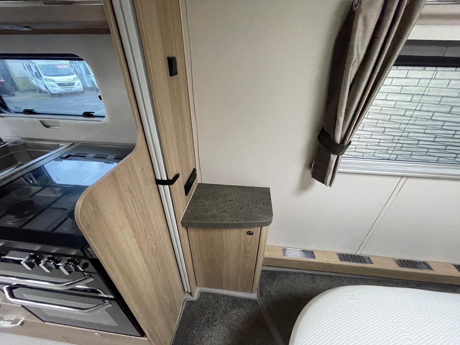 Elddis Crusader Storm - Image 12