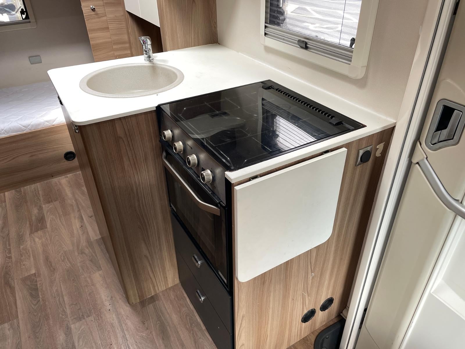 Swift Escape 695 - Image 14