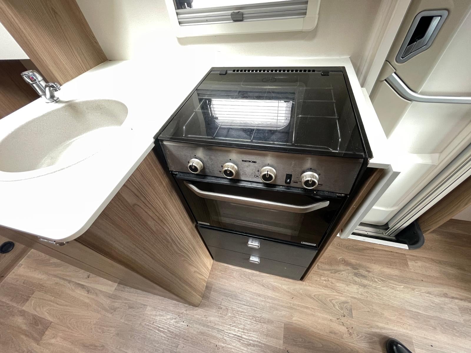 Swift Escape 695 - Image 16