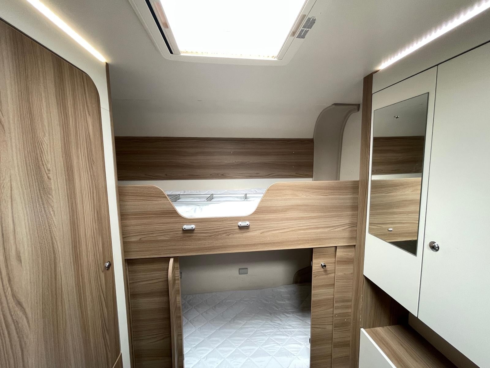 Swift Escape 695 - Image 19