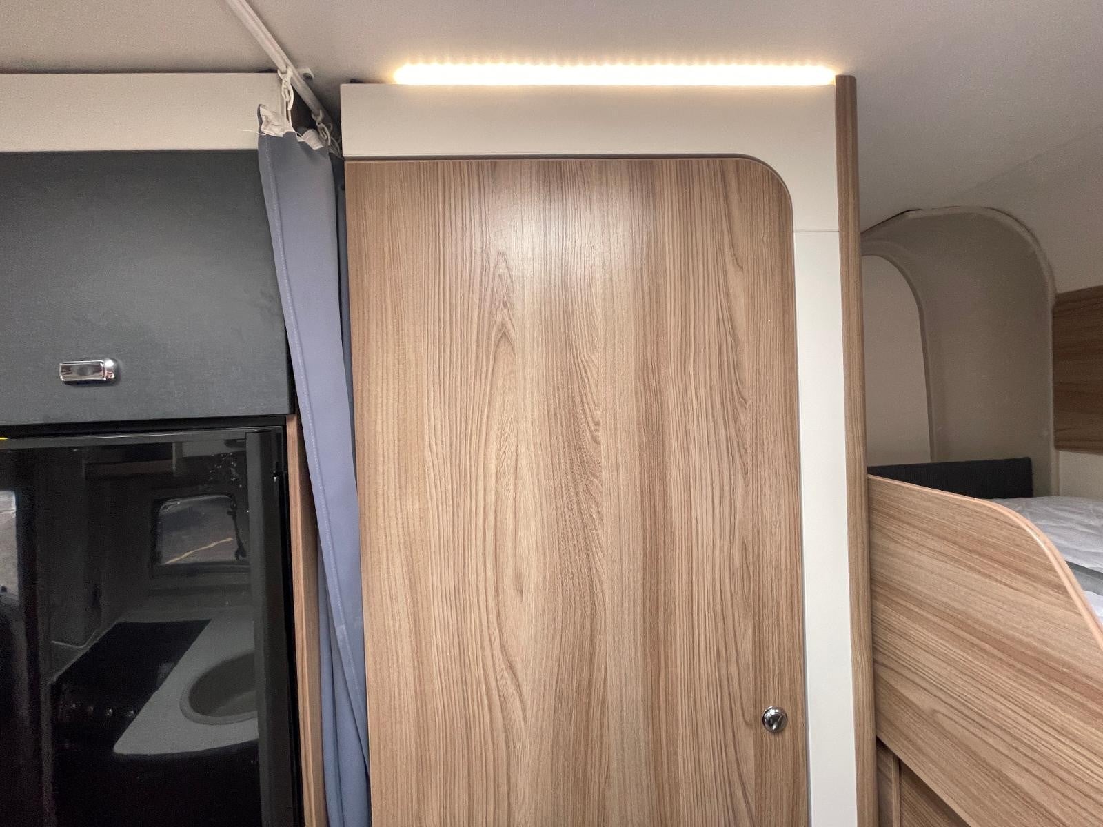 Swift Escape 695 - Image 22