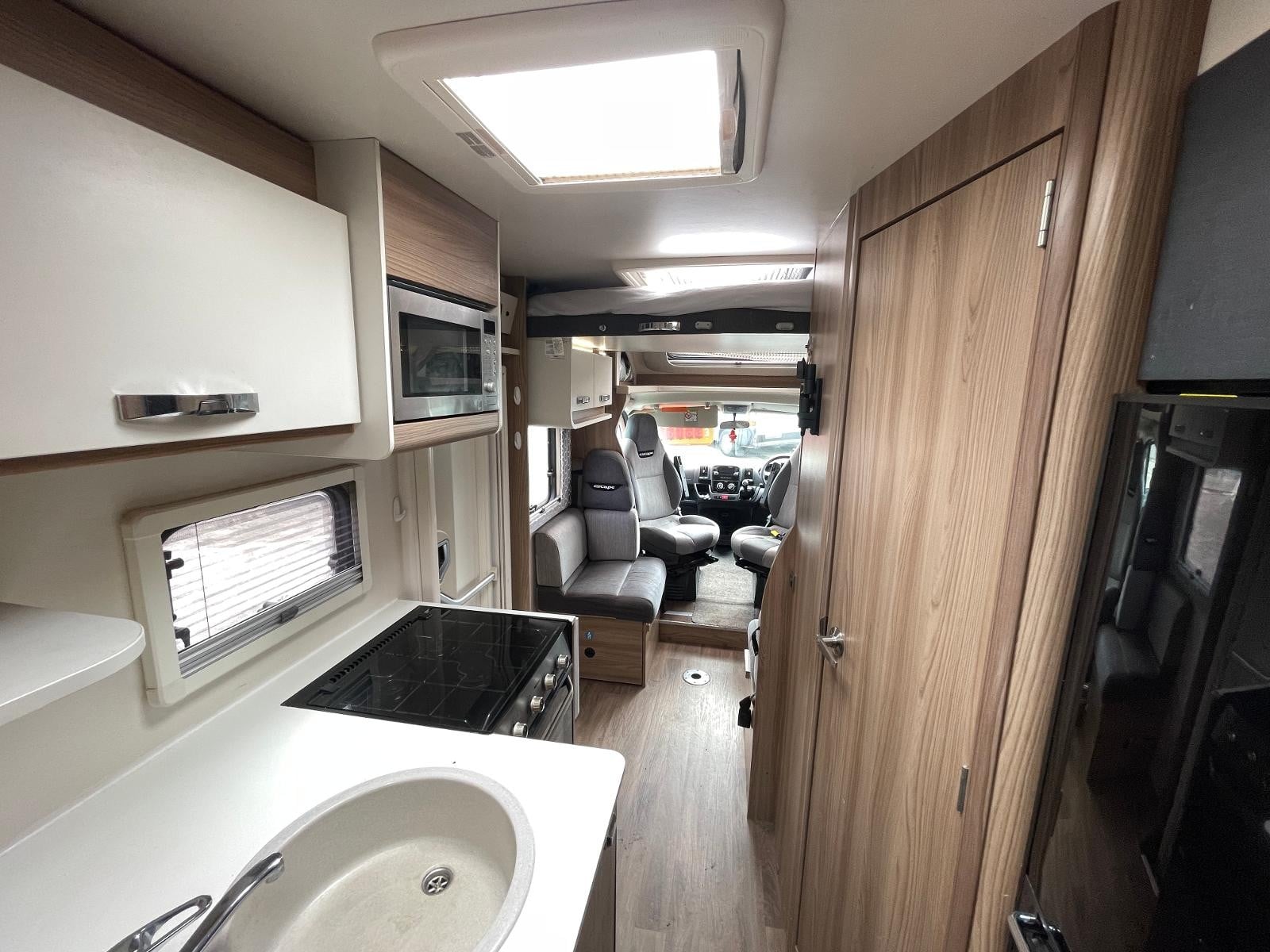 Swift Escape 695 - Image 24