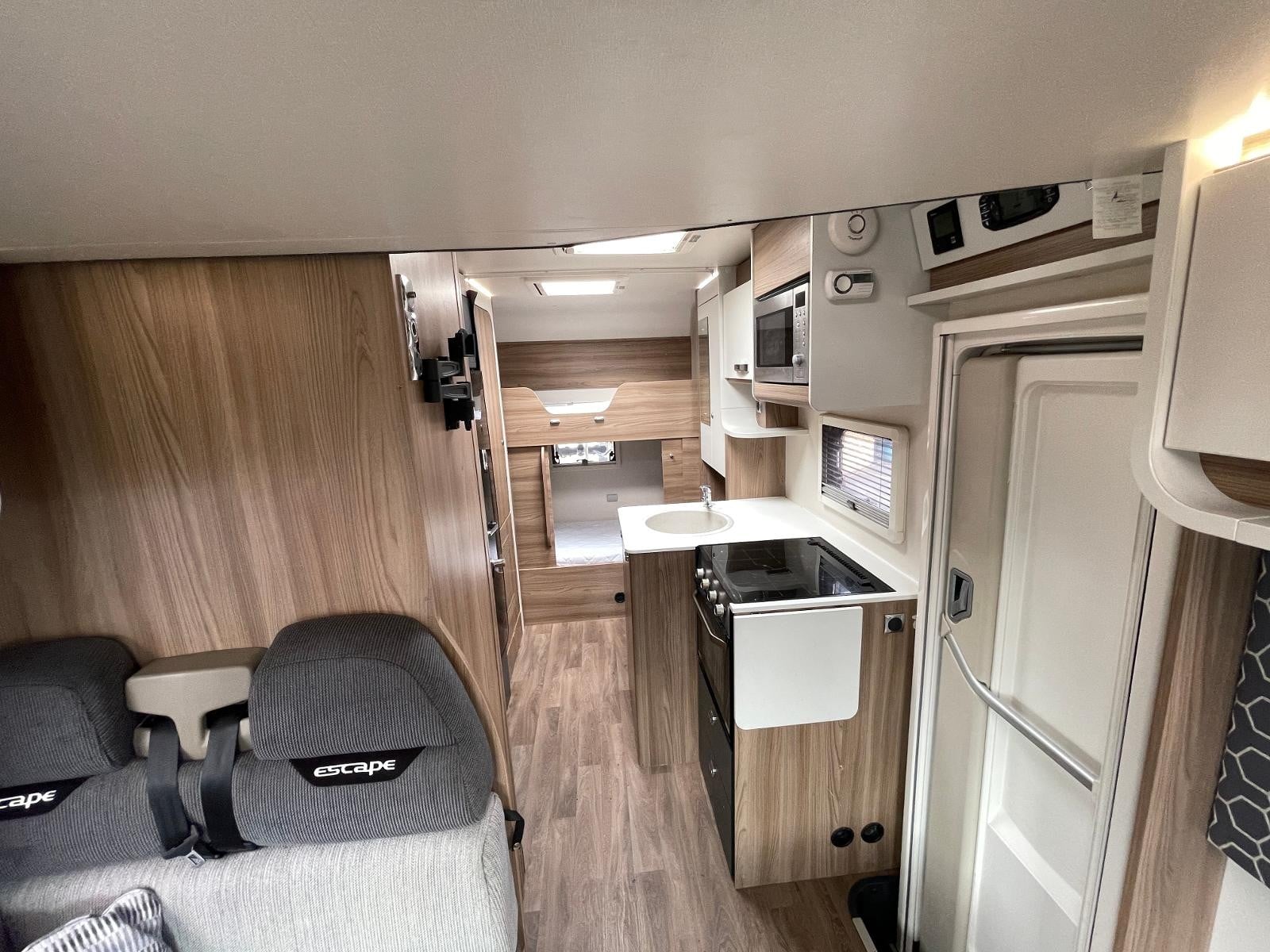 Swift Escape 695 - Image 25